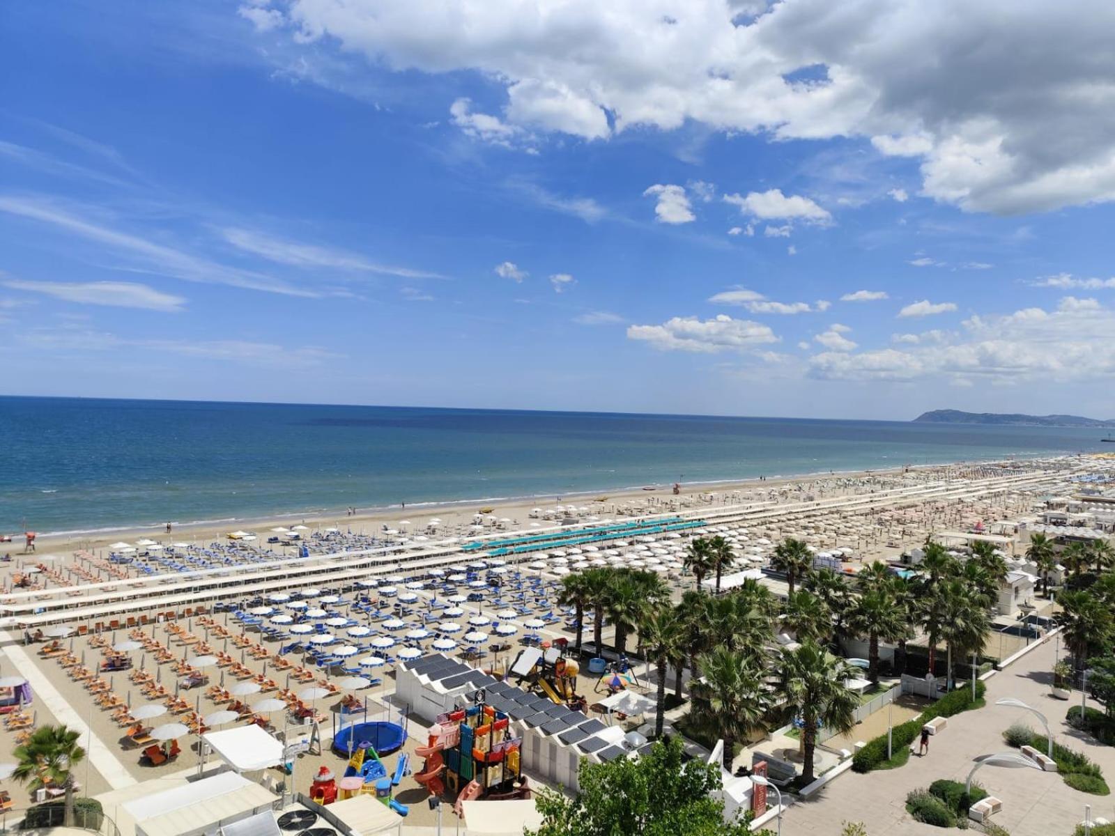 Hotel Sporting Riccione Exterior foto